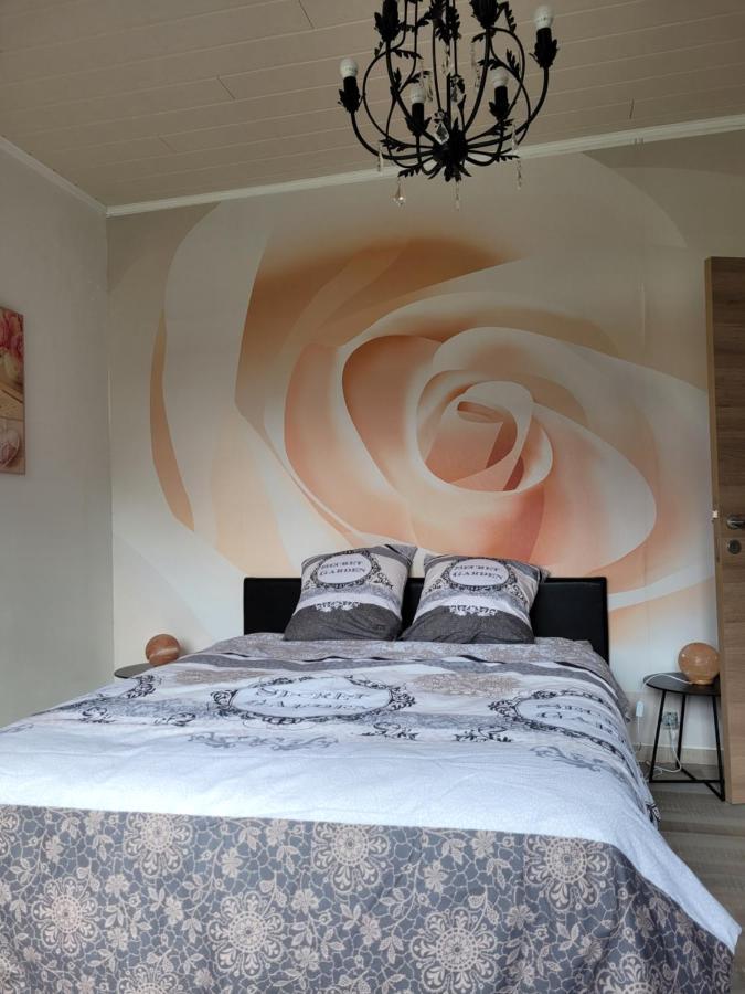 La Maison Des Roses ฟรองกอร์ช็องป์ ภายนอก รูปภาพ